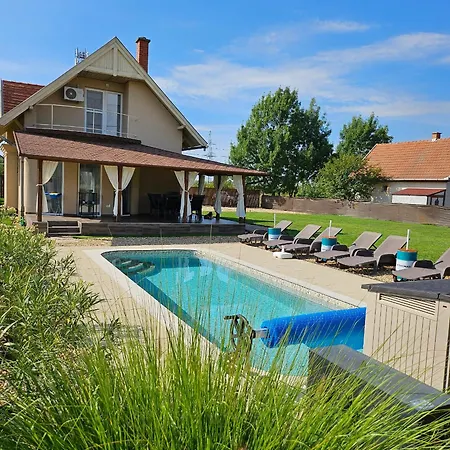 Tiszavirag Ueduelohaz *