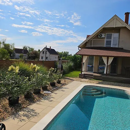 Tiszavirag Ueduelohaz Prázdninový dům