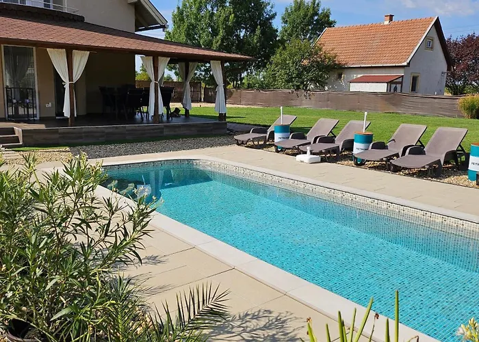 Tiszavirag Ueduelohaz *